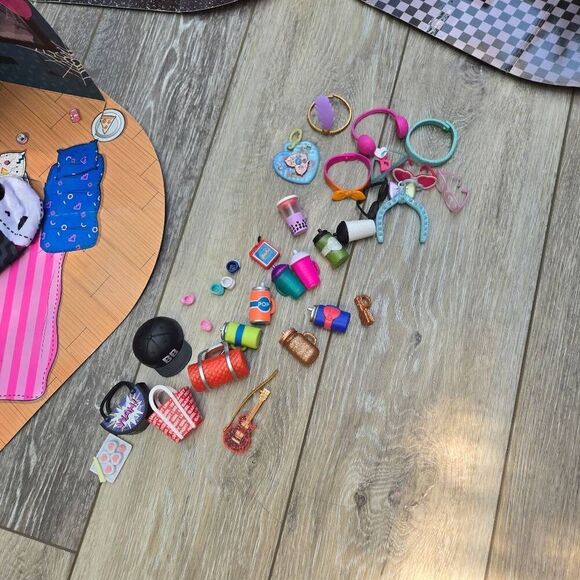 Huge LOL play sets dolls accessories etc - Picture 8 of 16